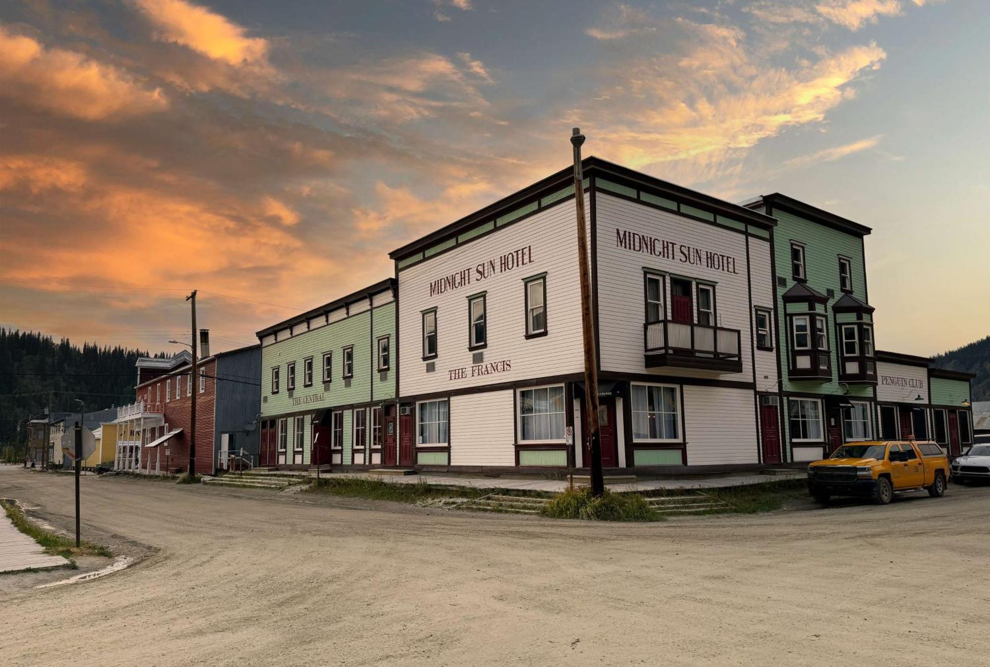 Midnight Sun, A Coast Hotel Dawson City Εξωτερικό φωτογραφία